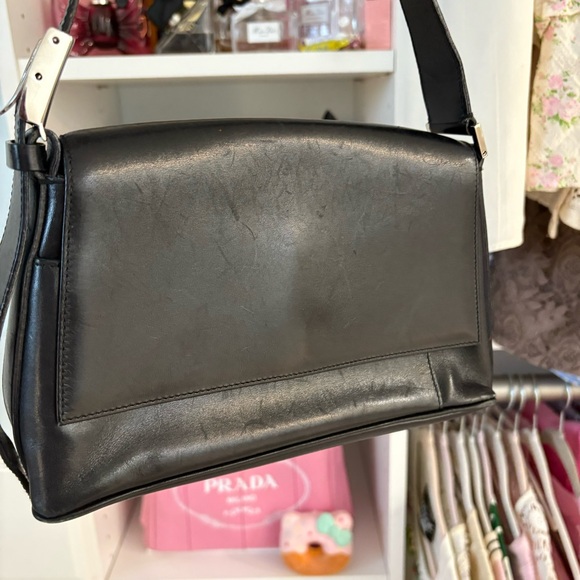 Salvatore Ferragamo Leather Buckle Shoulder Bag 🖤 - Picture 4 of 12